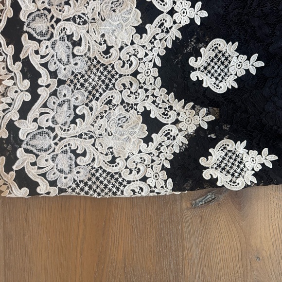 Alexis Black and White Sheath Dress with Bishop Sleeves - Picture 11 of 12